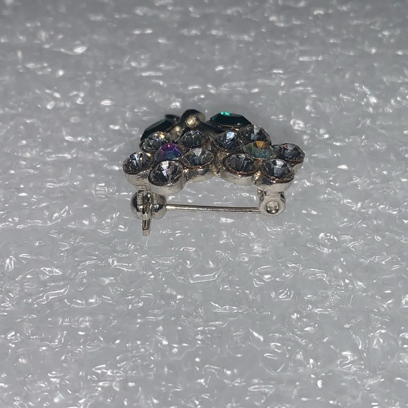 Beautiful & Dainty Rhinestone Floral Brooch Pin - Picture 7 of 16